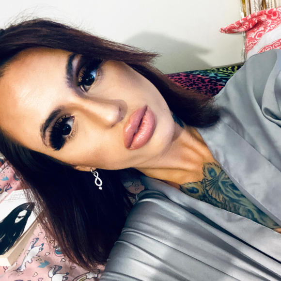 Meet your Posher, Alexandra - Picture 1 of 1